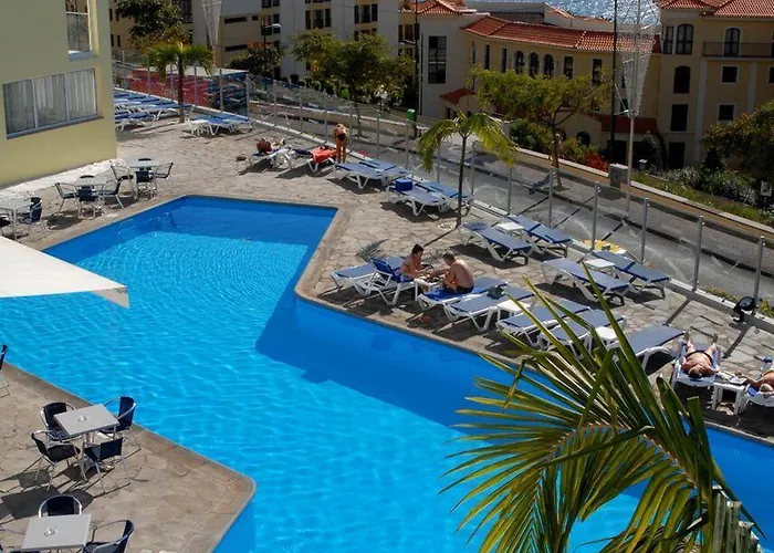Hotéis de quatro estrelas em Funchal (Madeira)