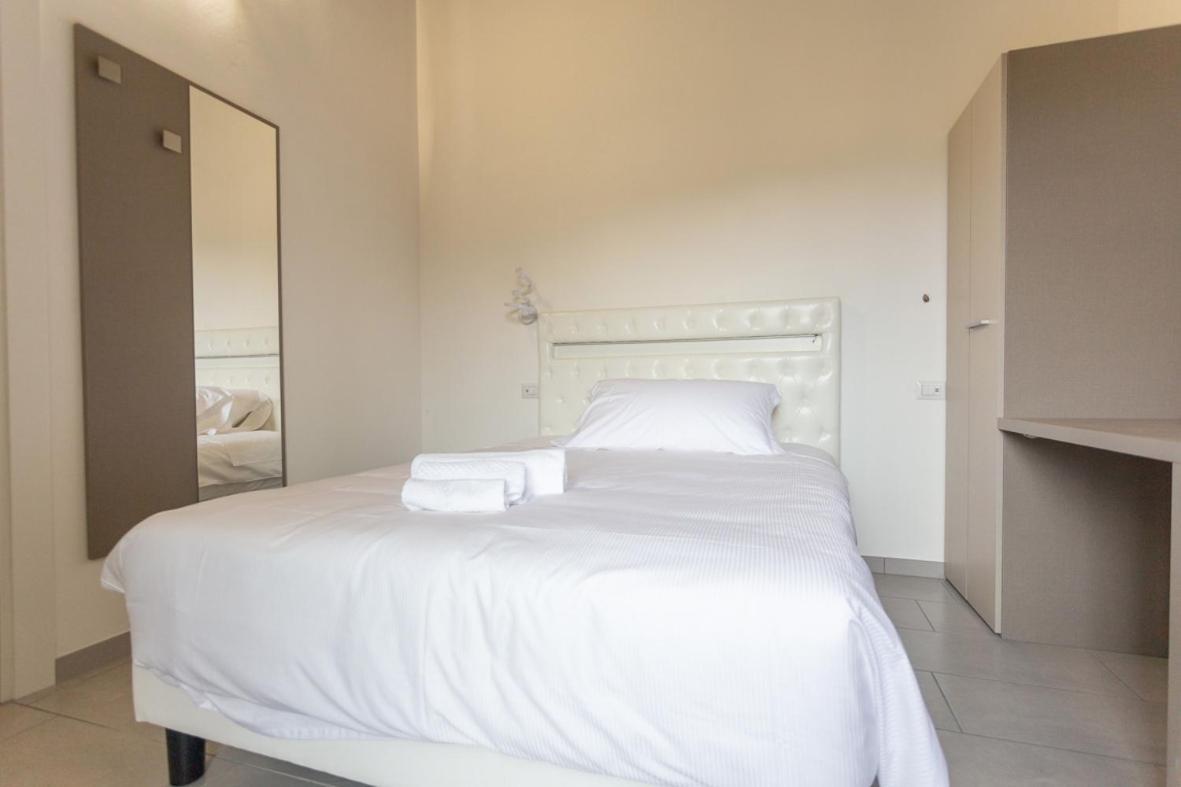 Single Room with Private Bathroom,1202437645:JPEG