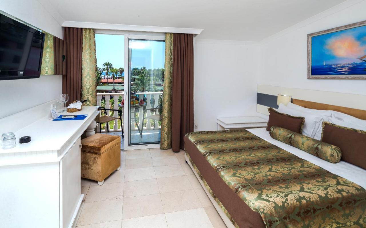 Doppelzimmer mit Balkon (2 Erwachsene + 1 Kind)