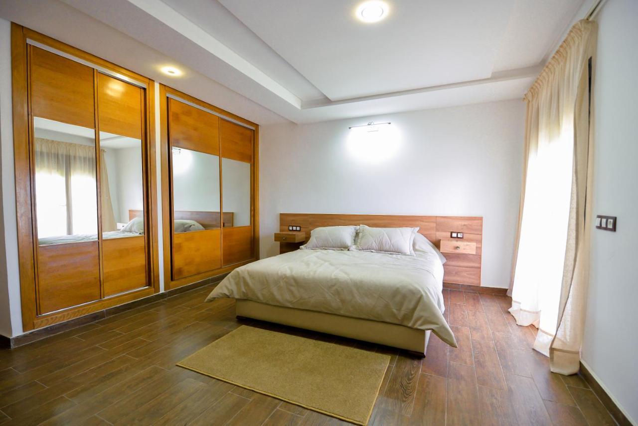 Chambre Double Deluxe (2 Adultes + 1 Enfant)