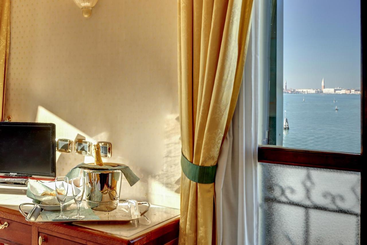 Camera Matrimoniale Superior con Vista Laguna Frontale