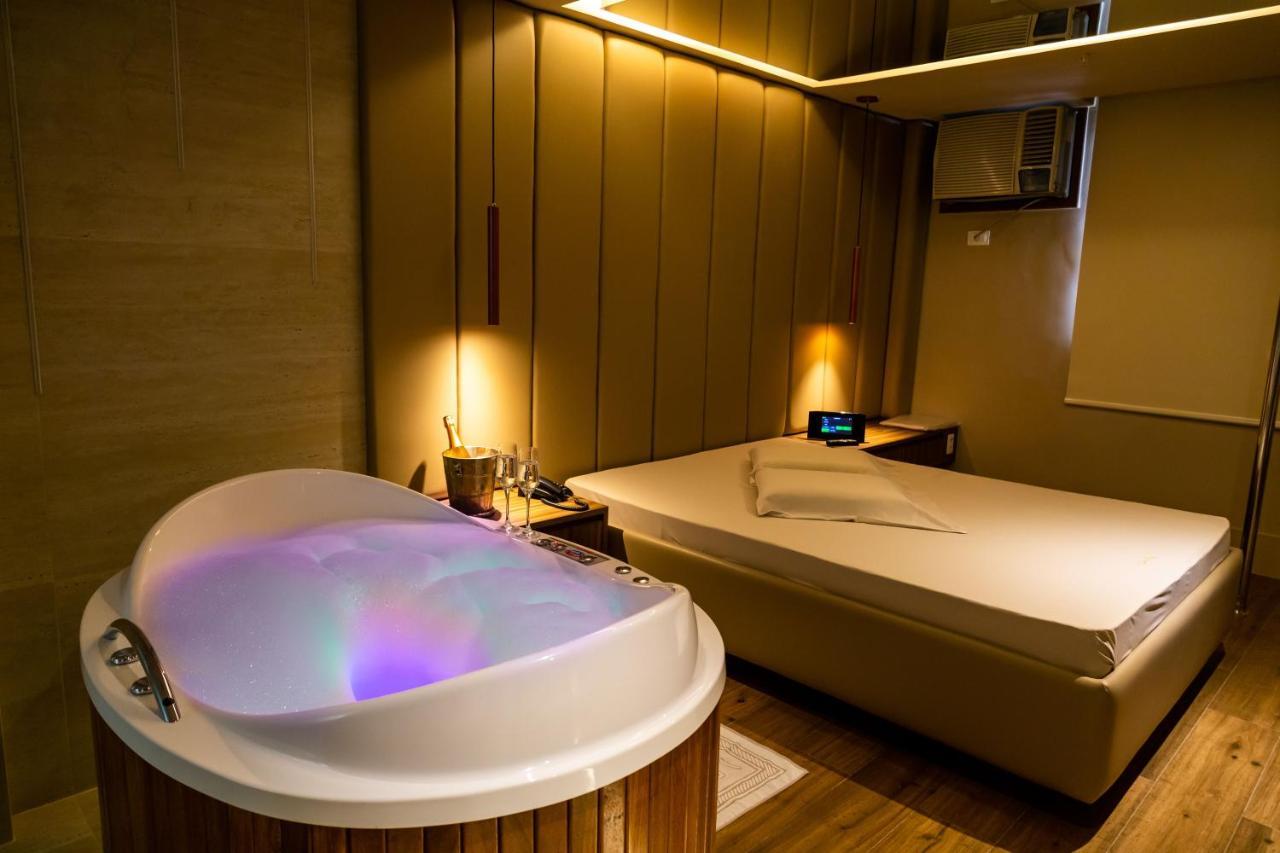 Deluxe Suite with Spa Bath