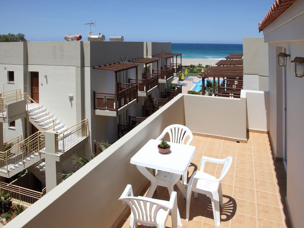 Apartamento de 1 dormitorio con vistas laterales al mar