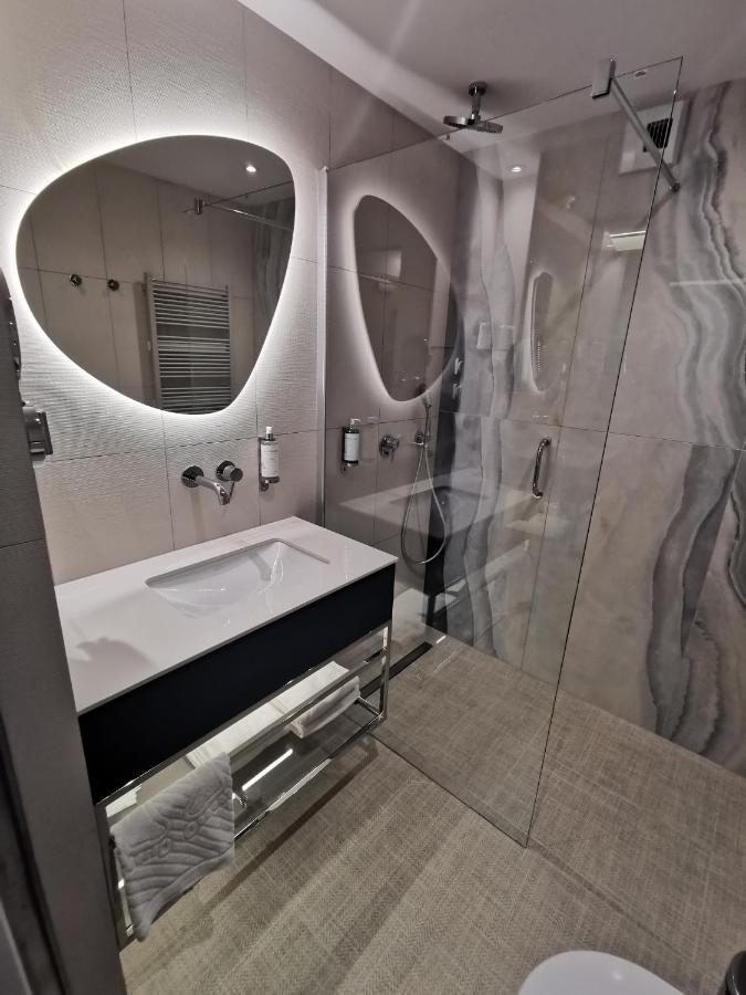 Deluxe Double Room with Beach access