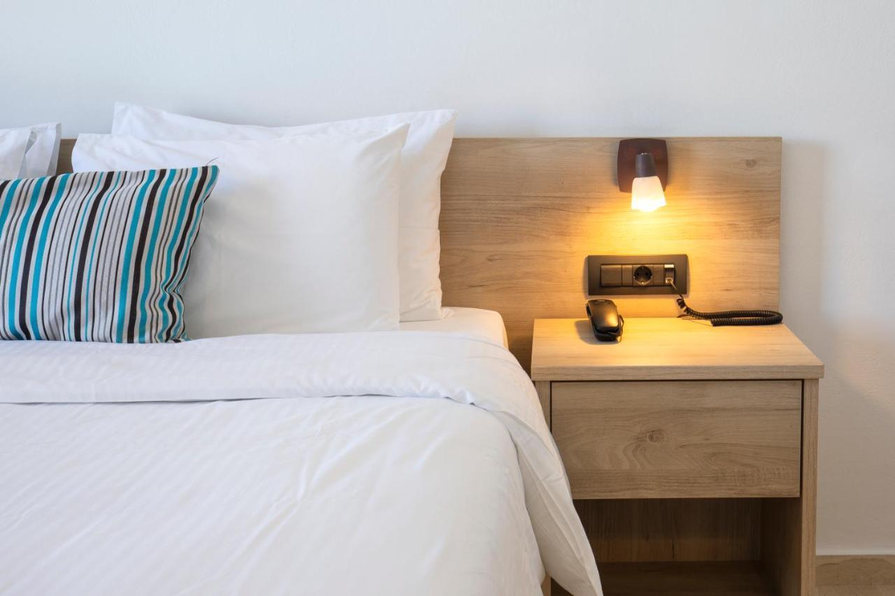 Double or Twin Room with Mountain View
