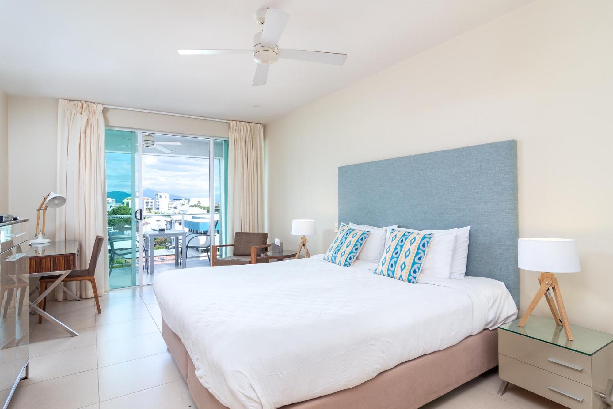 Hotel Suite,1212251935:JPEG