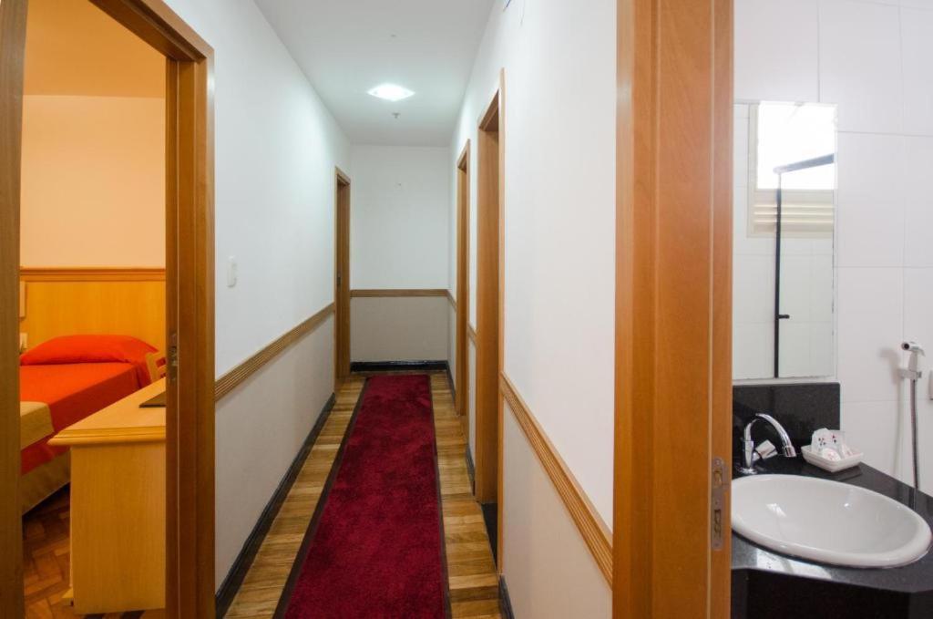 Quarto Twin com Casa de Banho Privada Externa