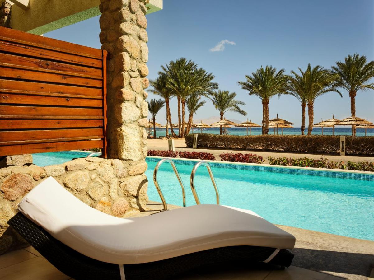 Swim-Up Room