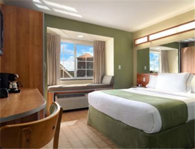 Queen Room - Disability Access/Non-Smoking