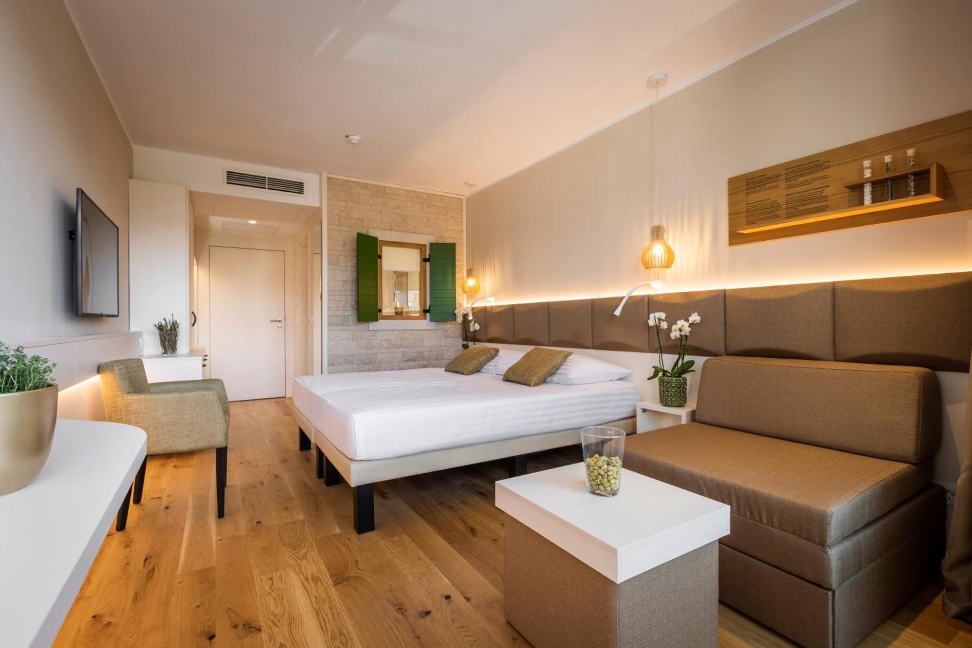 Superior Tweepersoonskamer met 1 of 2 Bedden, Extra Bed en Balkon - Uitzicht op de Haven