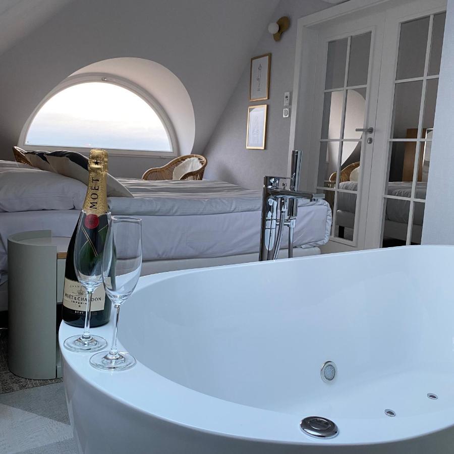 Deluxe Suite with Spa Bath