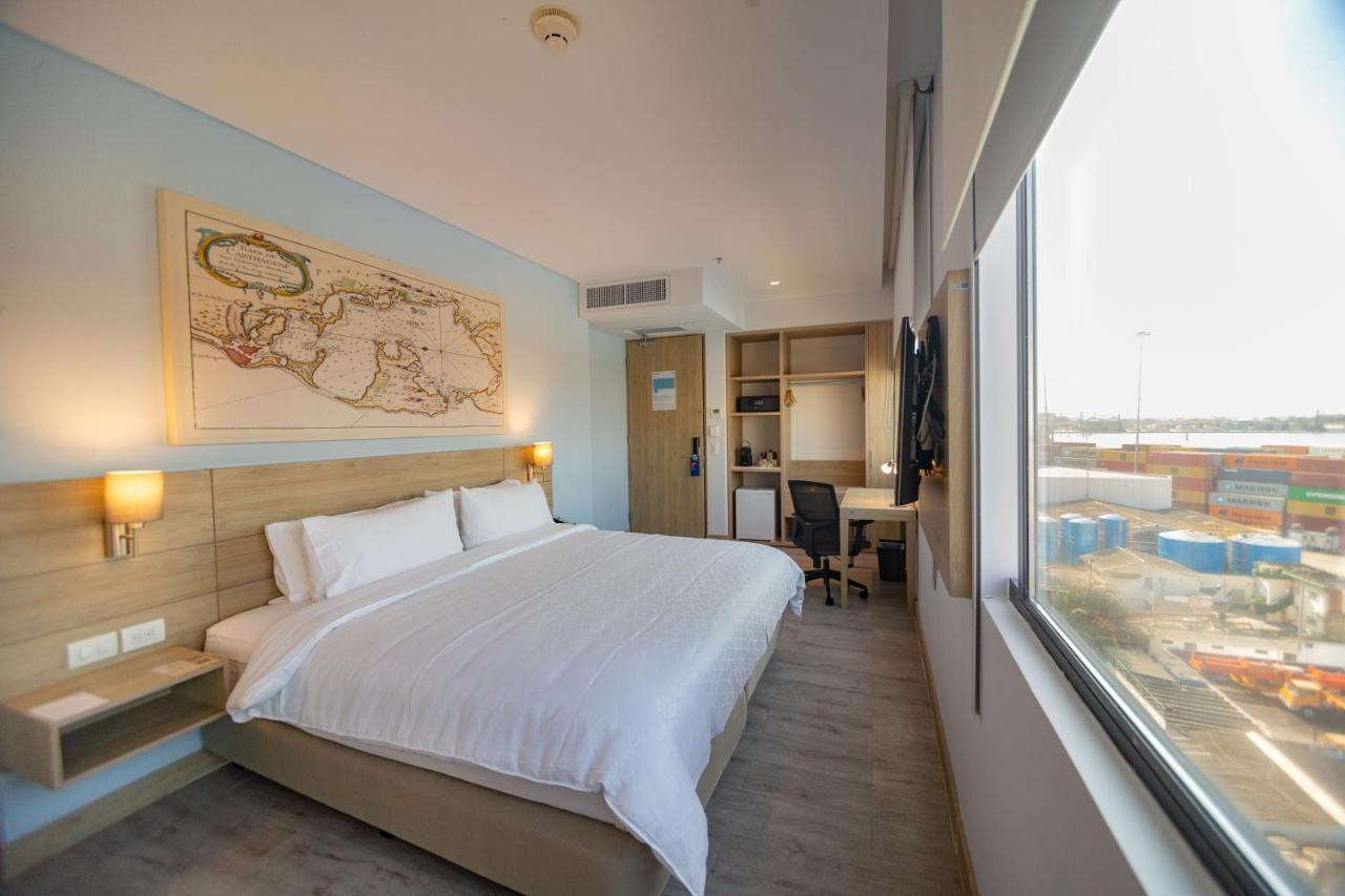 Standard King Room with City View