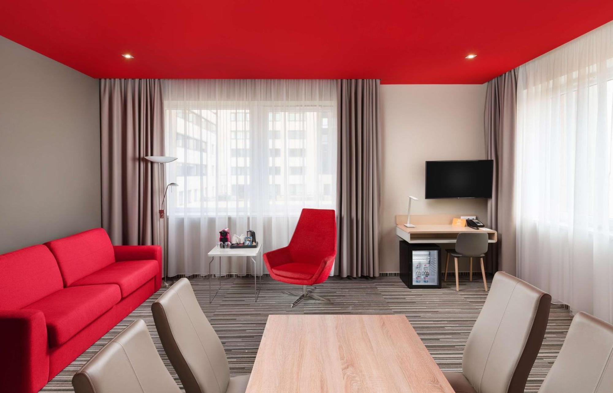 Budapest Suite,1274726428:JPEG