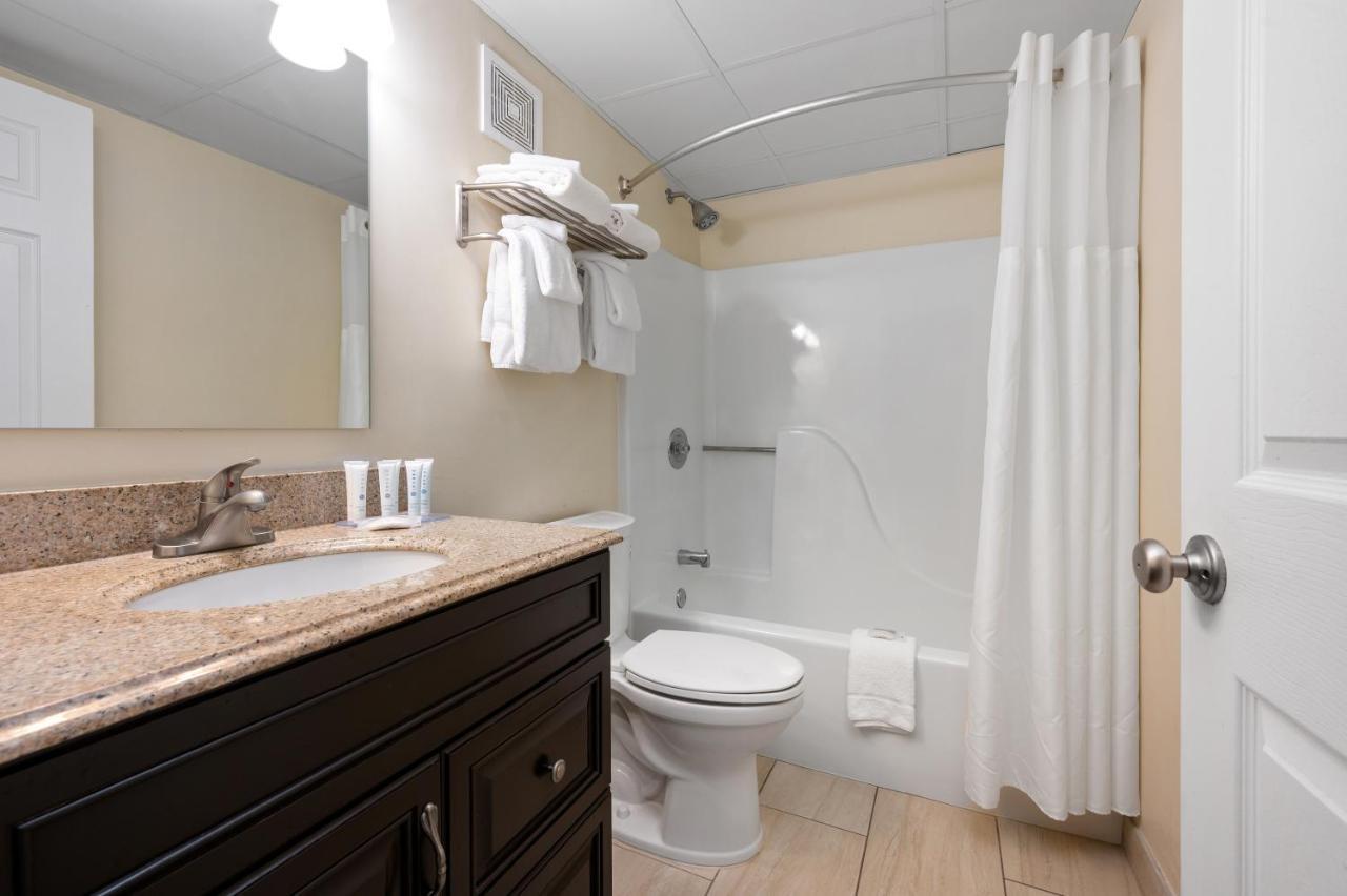 Queen Room with Two Queen Beds with City View - No Pets Allowed