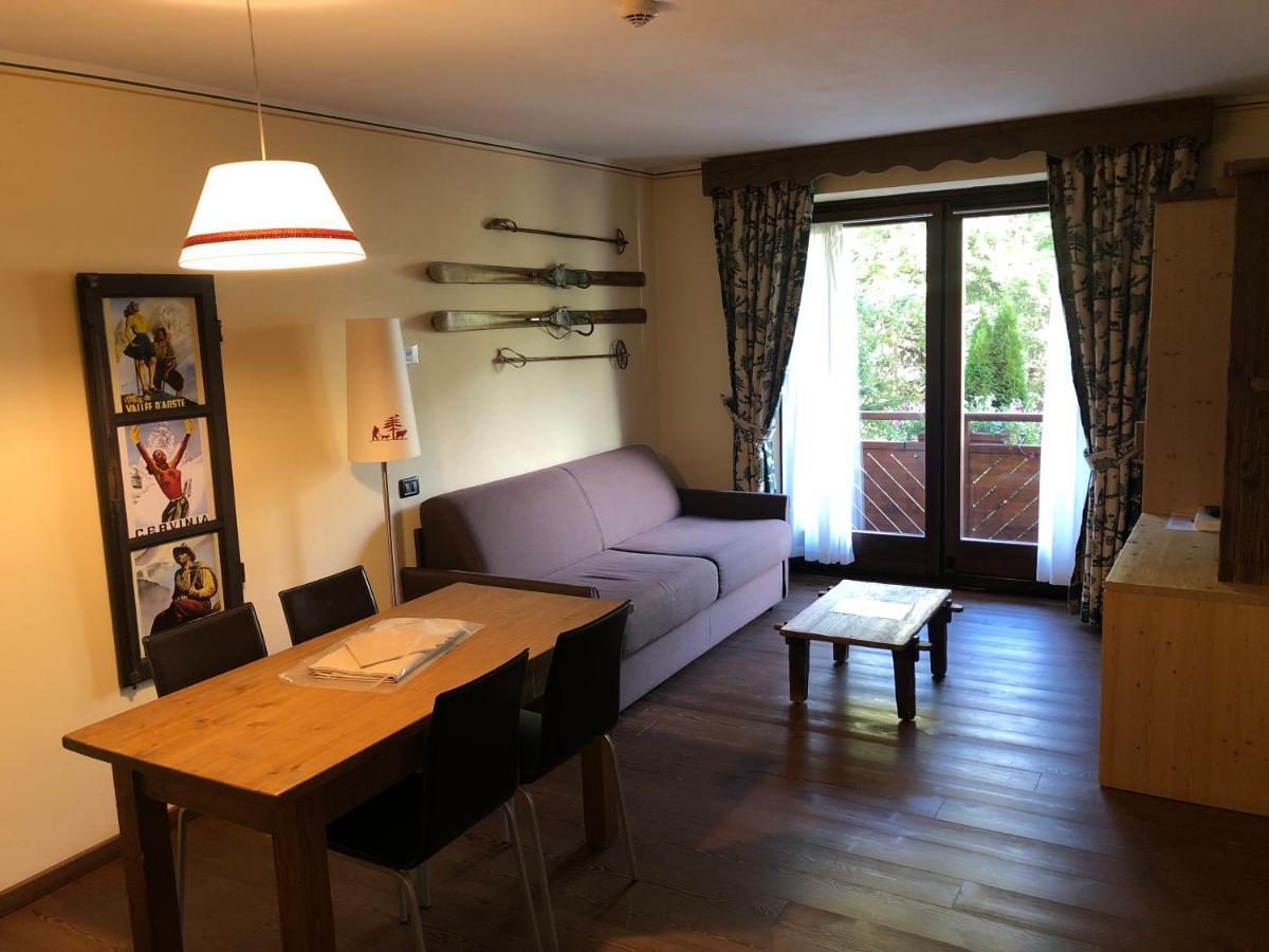 Superior One-Bedroom Apartment (4 Adults),1300710505:JPEG