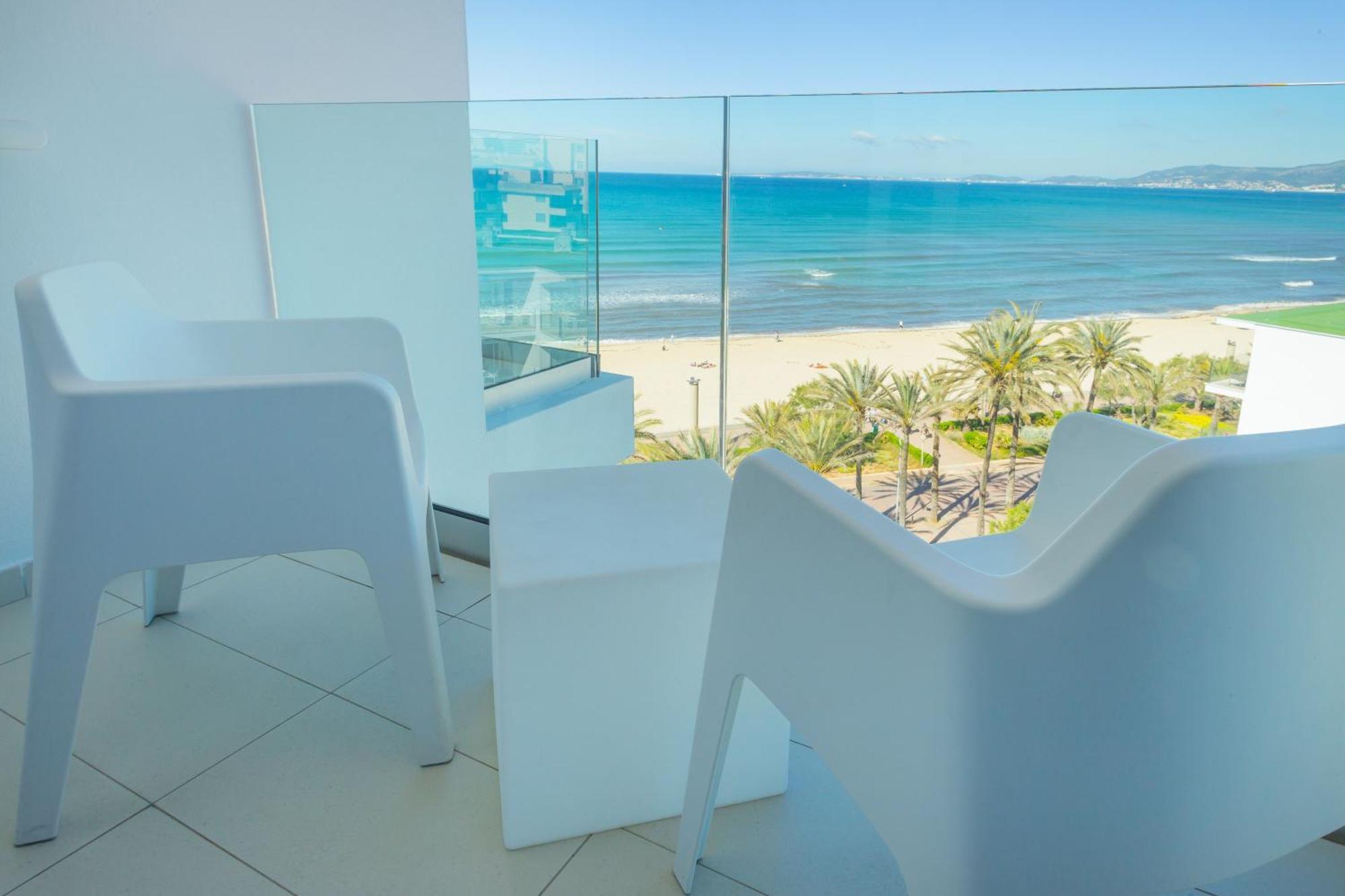 Chambre Lits Jumeaux Premium avec Balcon - Vue Latérale sur Mer