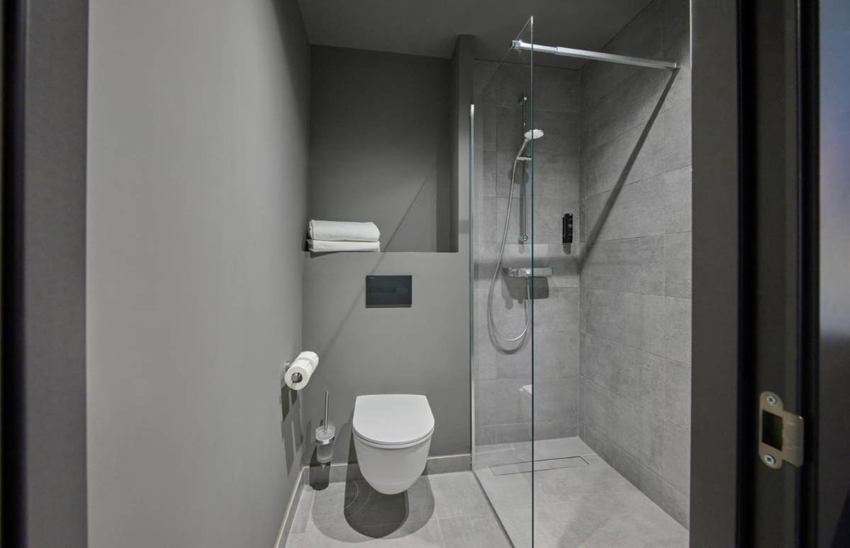 Small Double Room,1340863871:JPEG