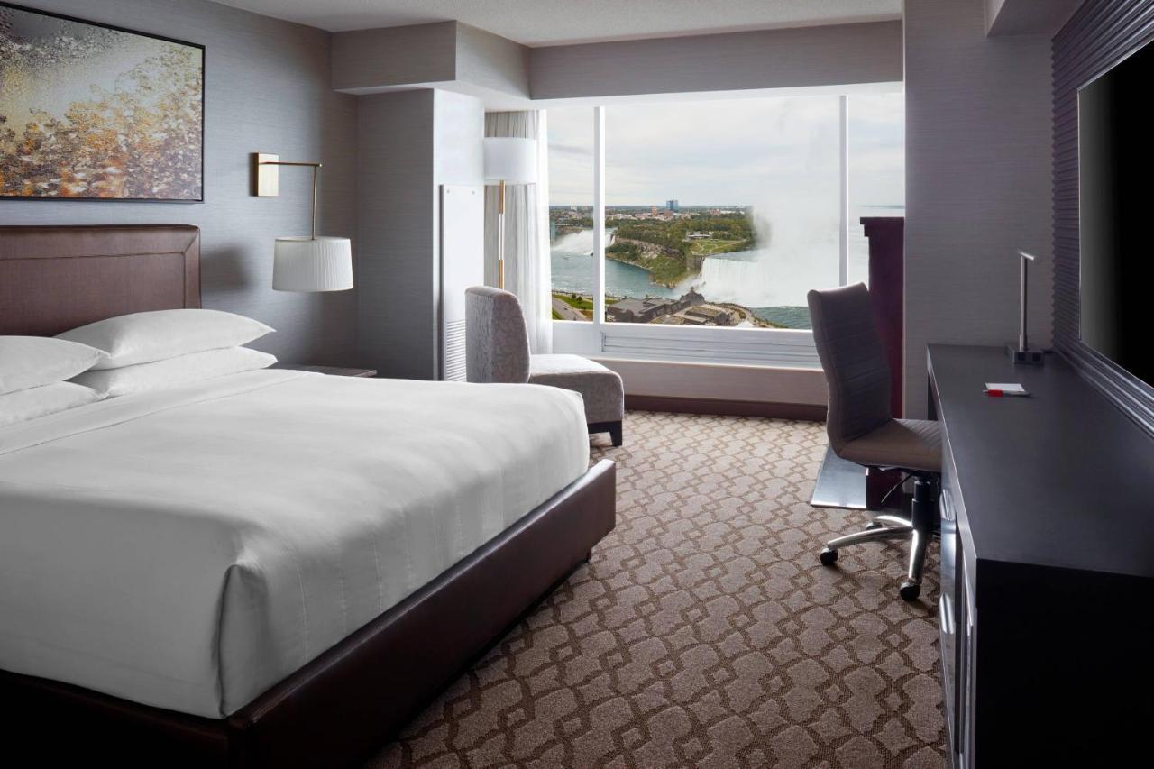 Chambre Lit King-Size avec Bain à Remous - Vue sur Chutes Supérieures