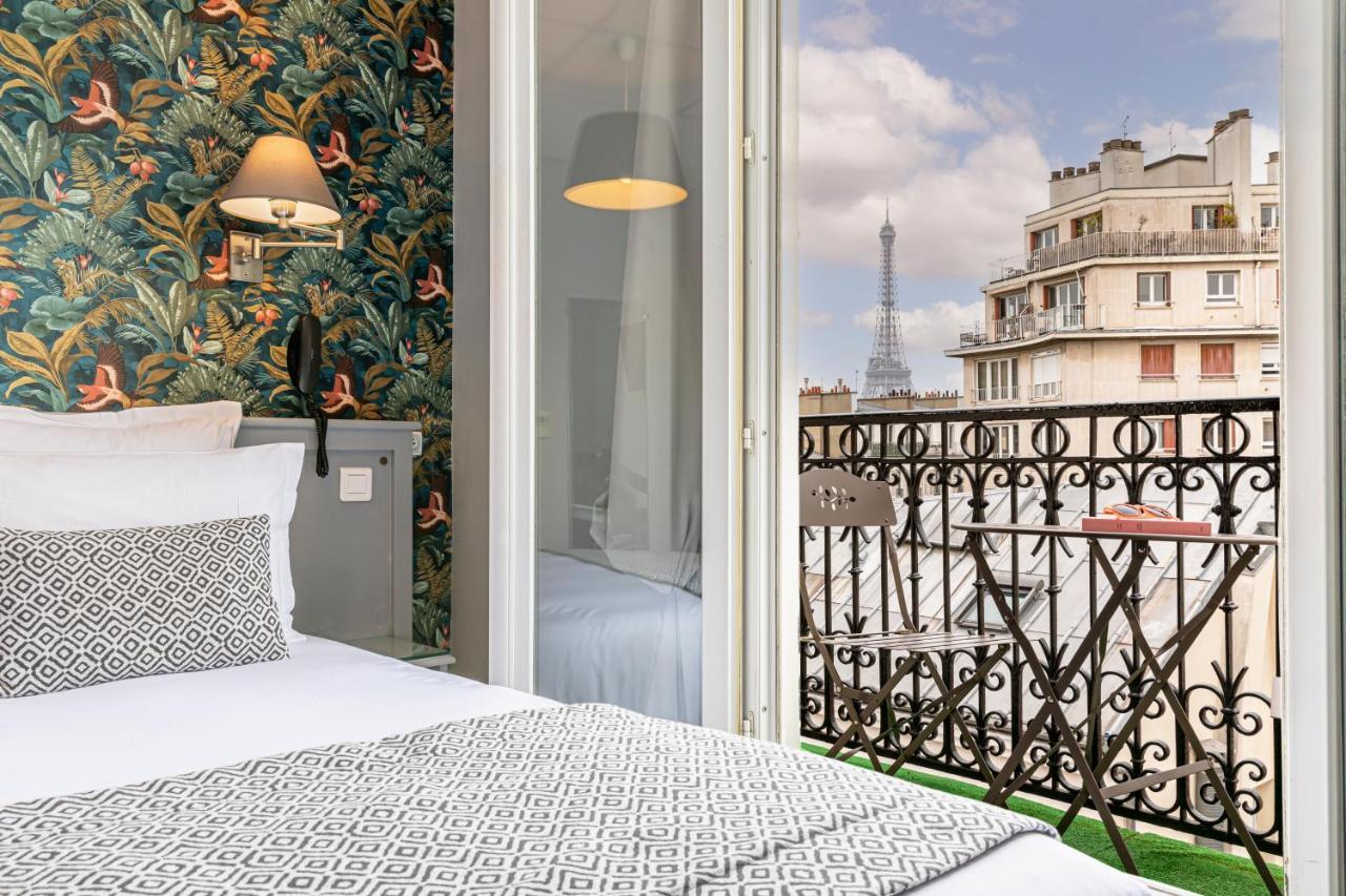 Quarto Duplo com Vista da Torre Eiffel.