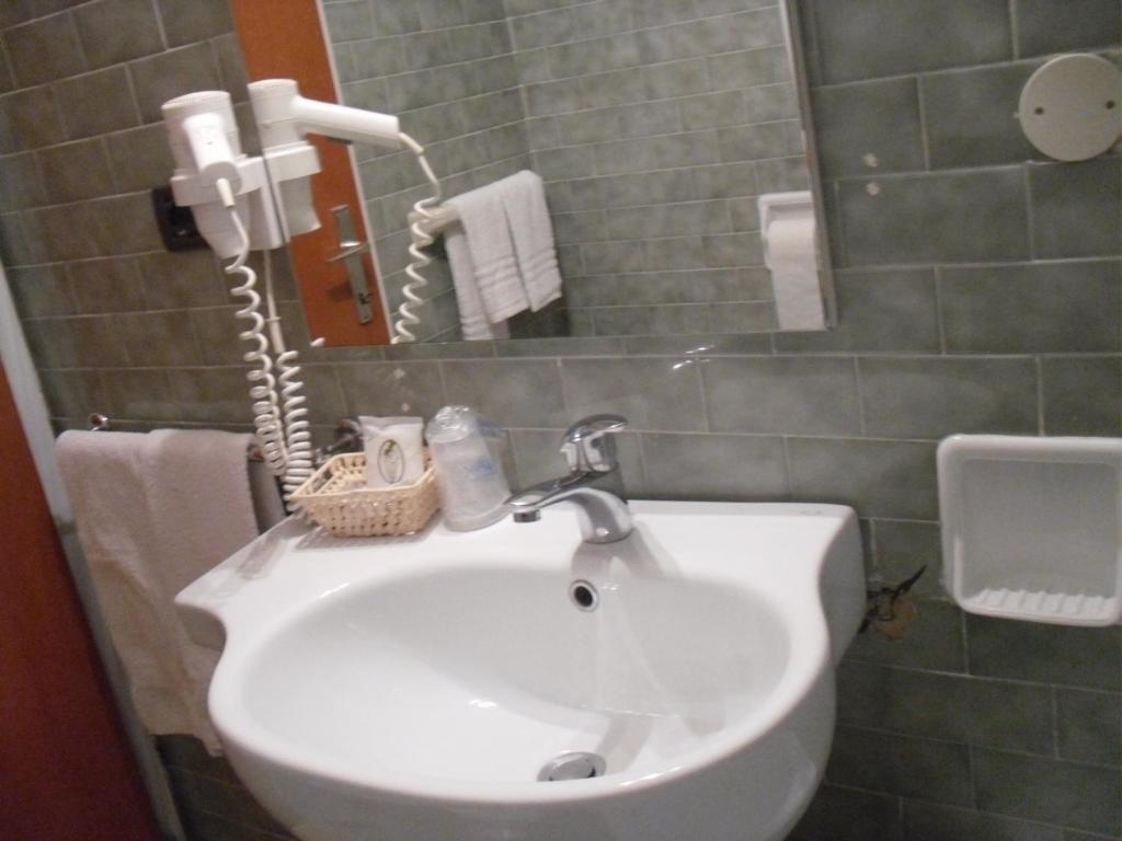 Camera Tripla