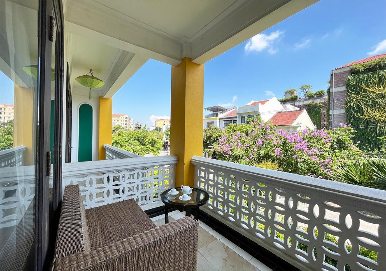 Deluxe Double Room Garden or City View with Balcony and Bathtub