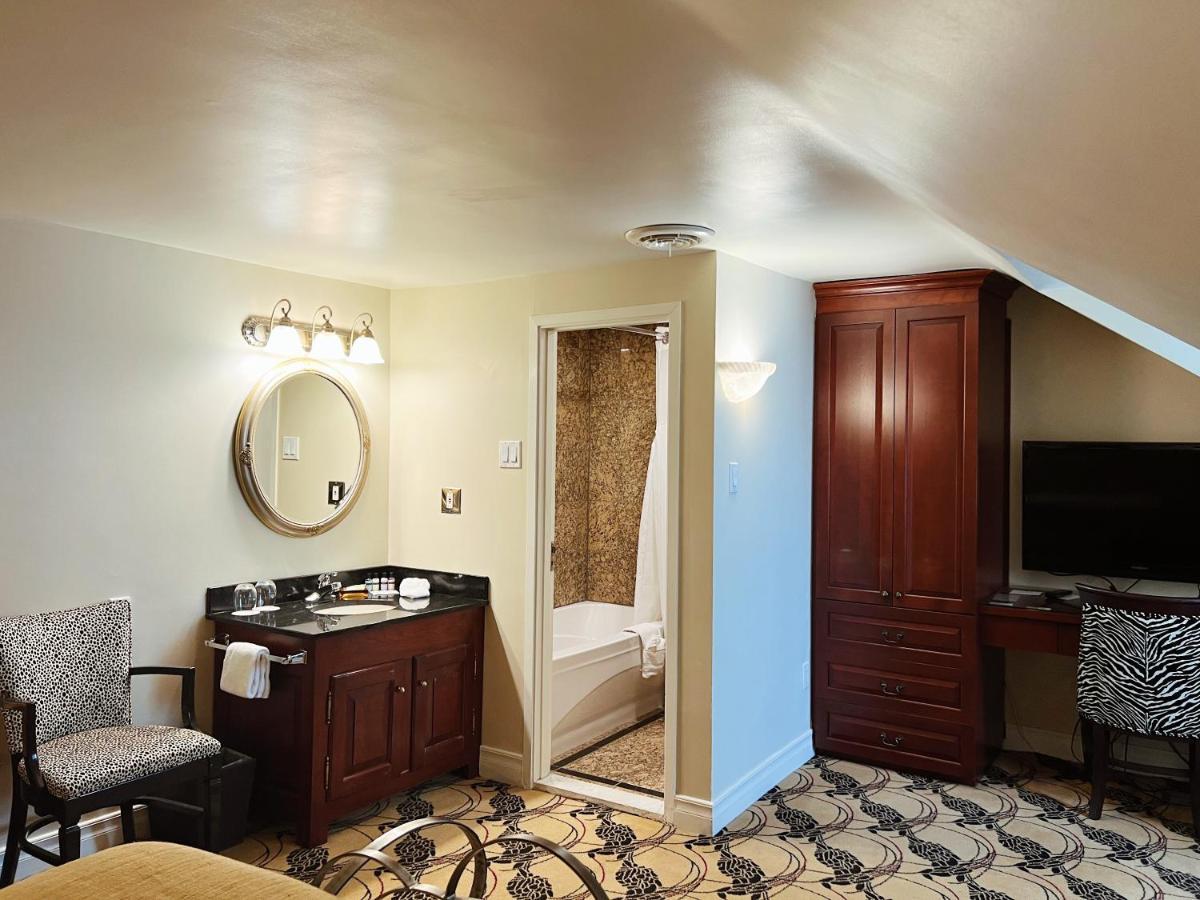 Standard Room,1636002927:JPEG