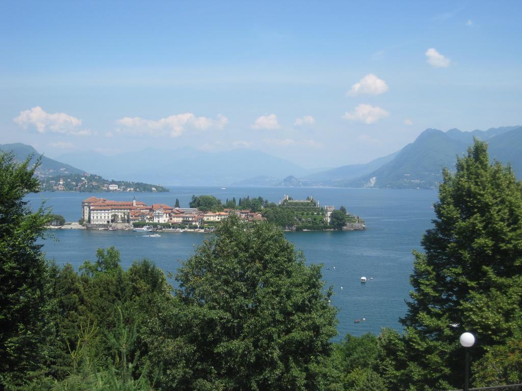 Camera Matrimoniale/Doppia con Letti Singoli con Vista Lago.