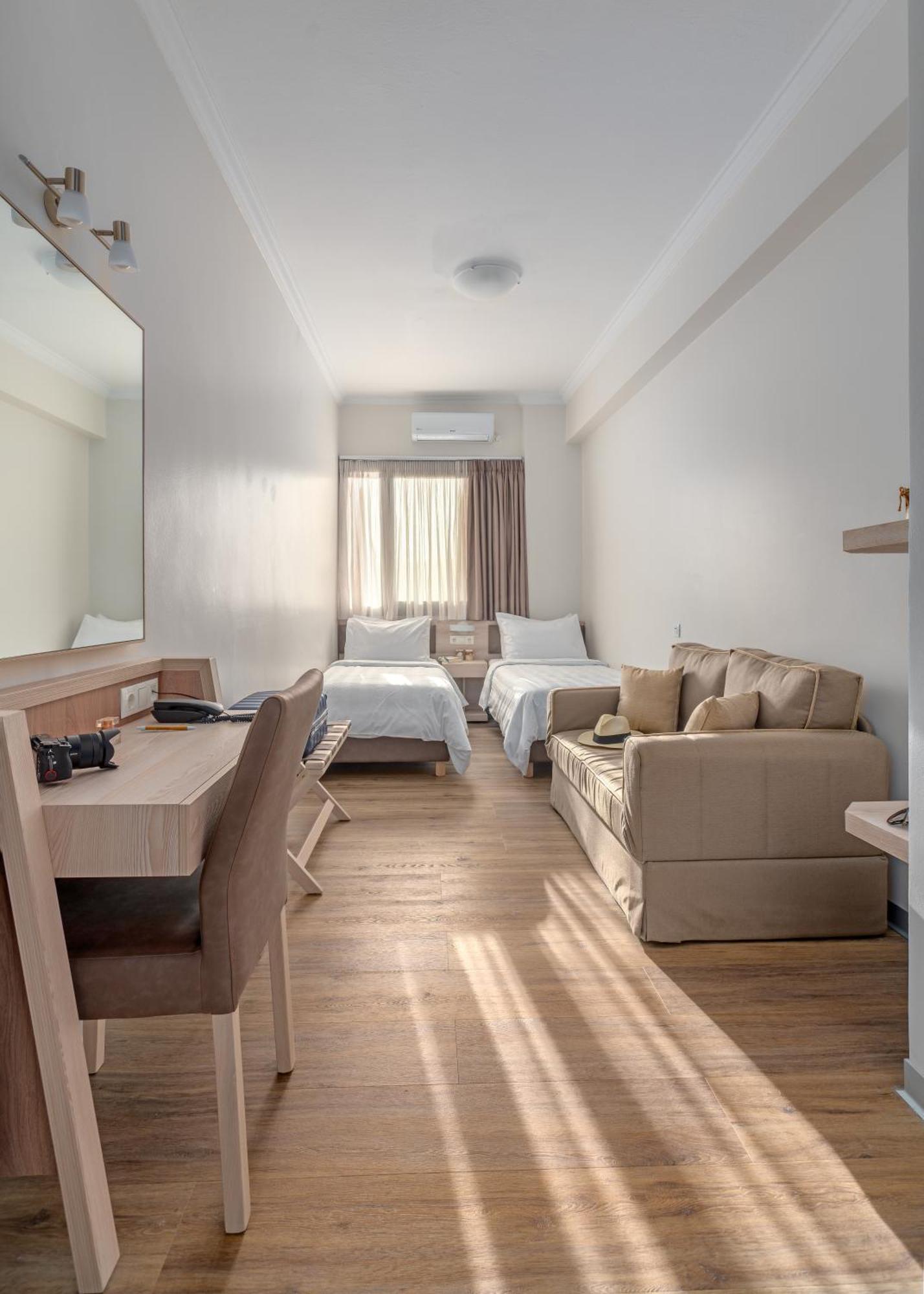 Triple Room,1436525182:JPEG