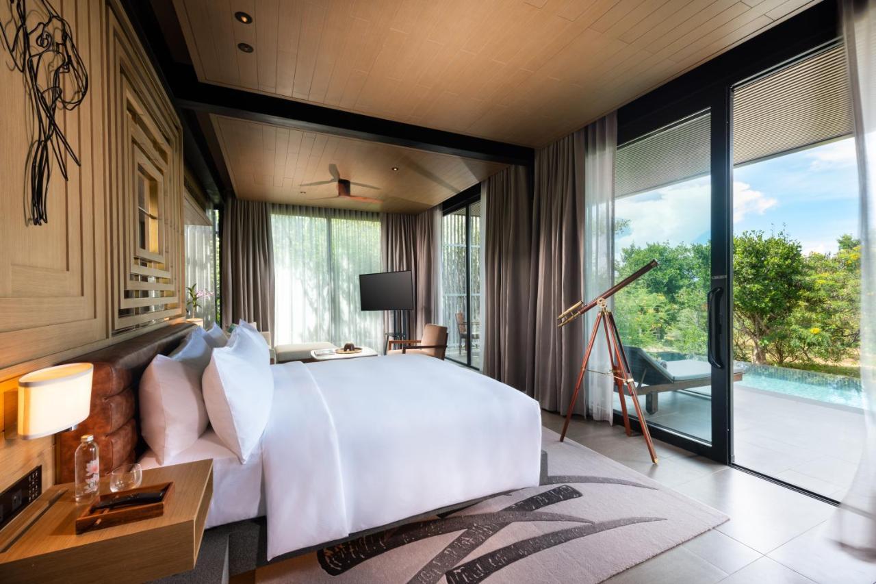 Premium King Suite with Pool