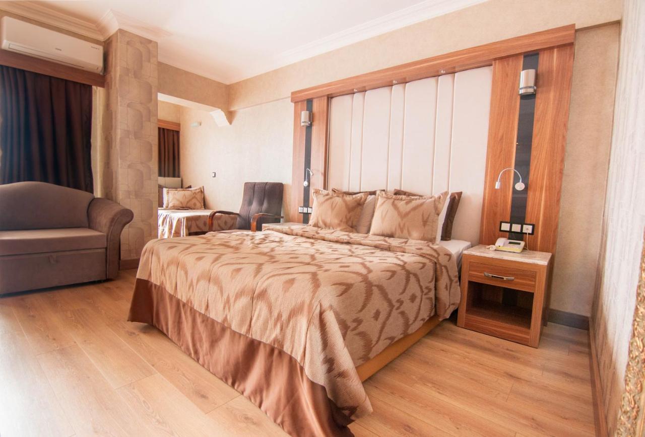 Standard Room with Garden View and Balcony