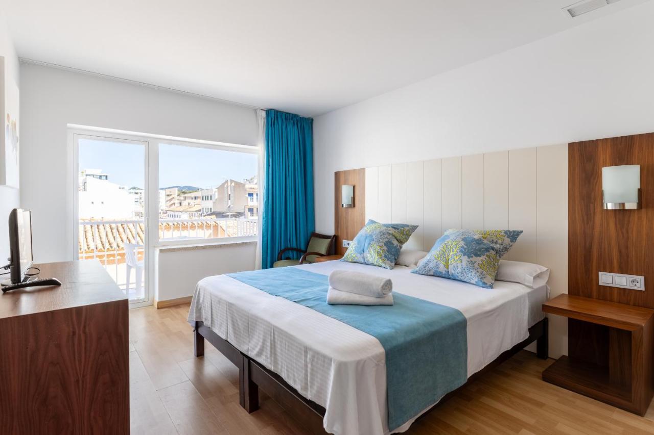 Double Room with Balcony and Side Sea View