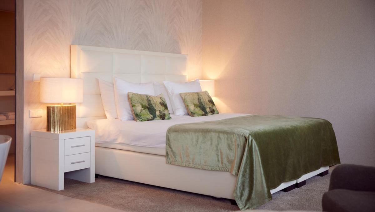 Amethyst Quartz Suite