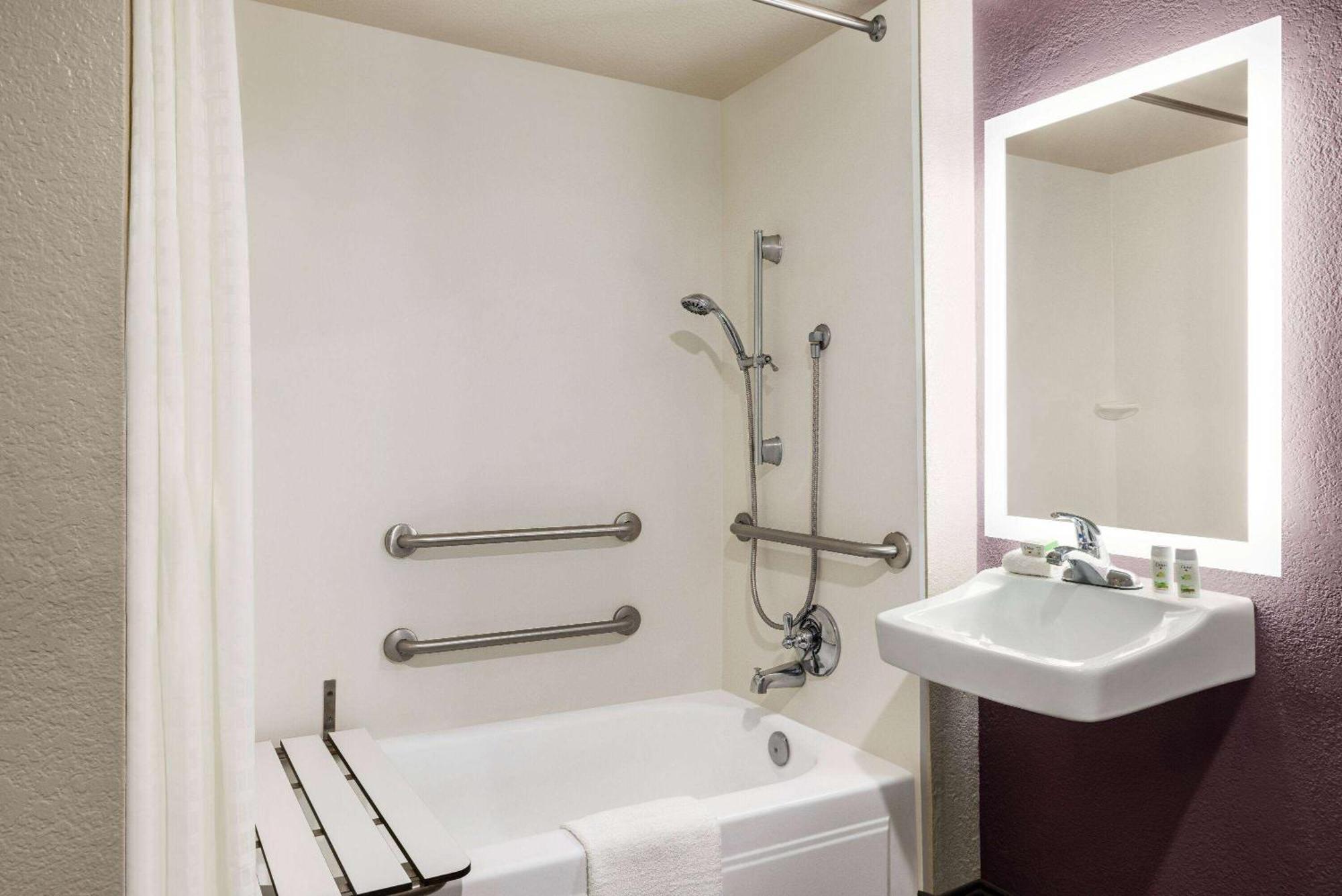 King Room with Bath Tub - Mobility/Hearing Accessible - Non-Smoking,1498832527:JPEG