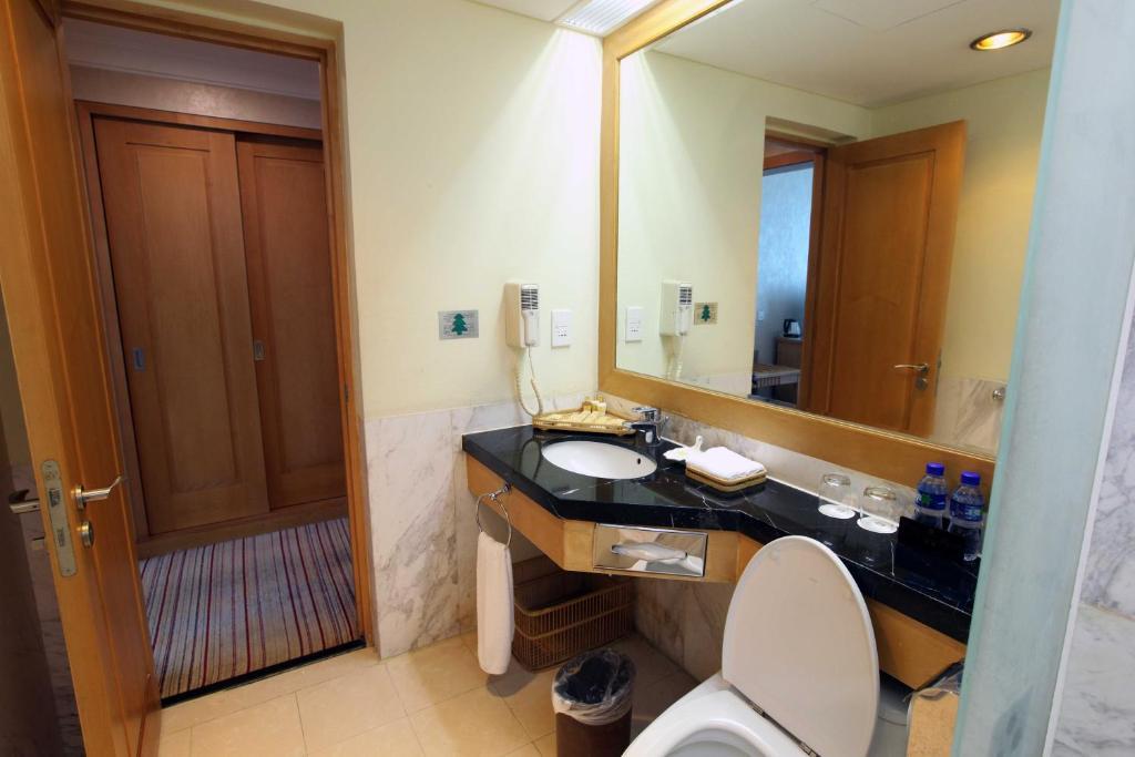 Twin Room with Forbidden City View
