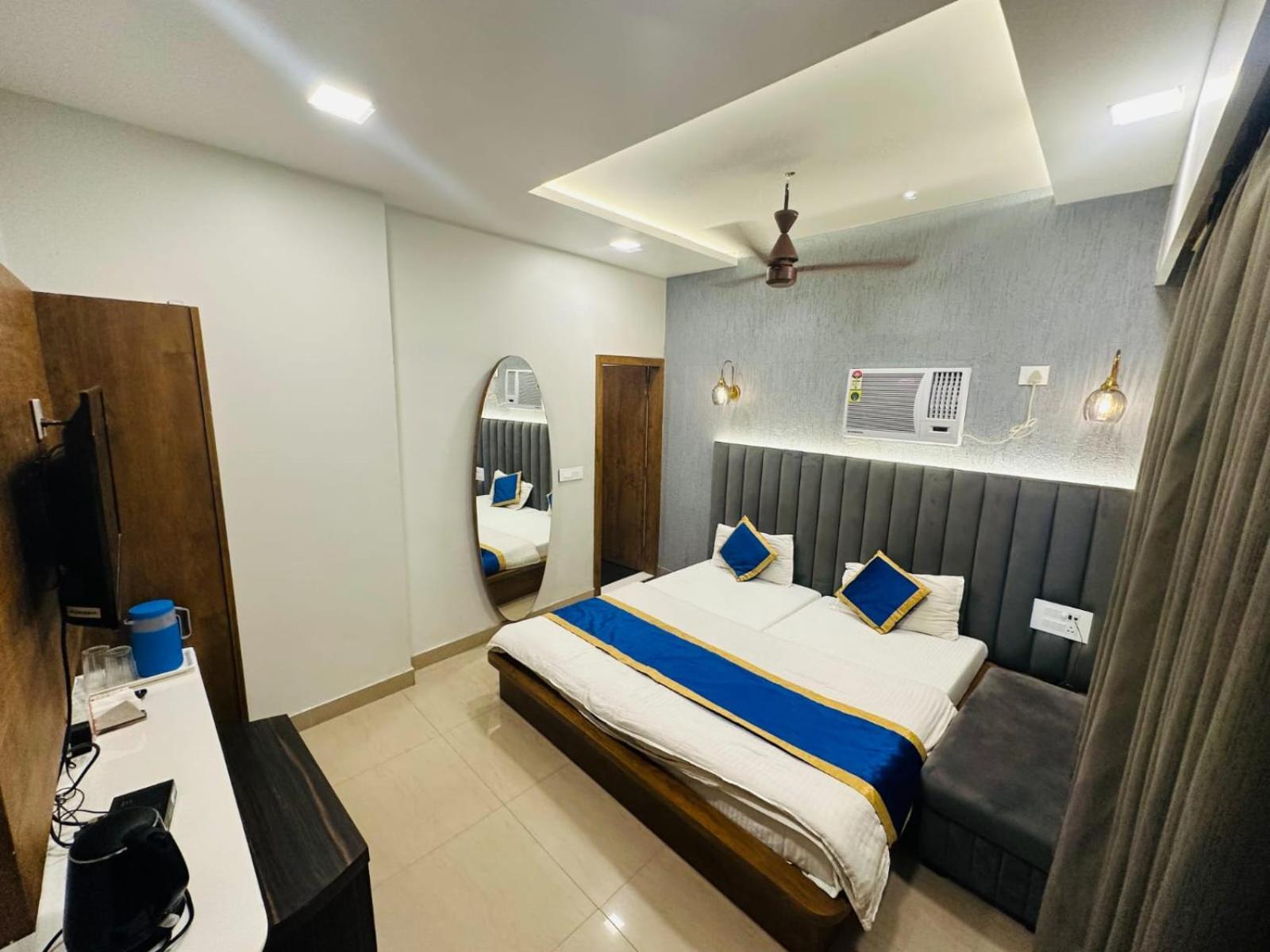 Superior King Room,1504804546:JPEG