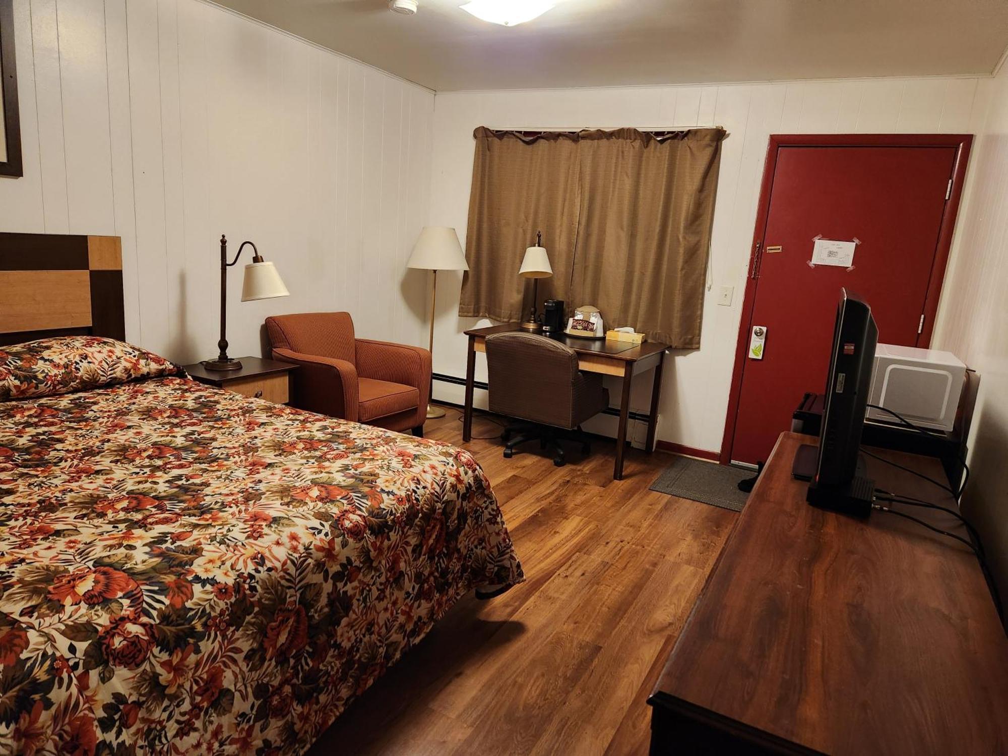 Deluxe Queen Room