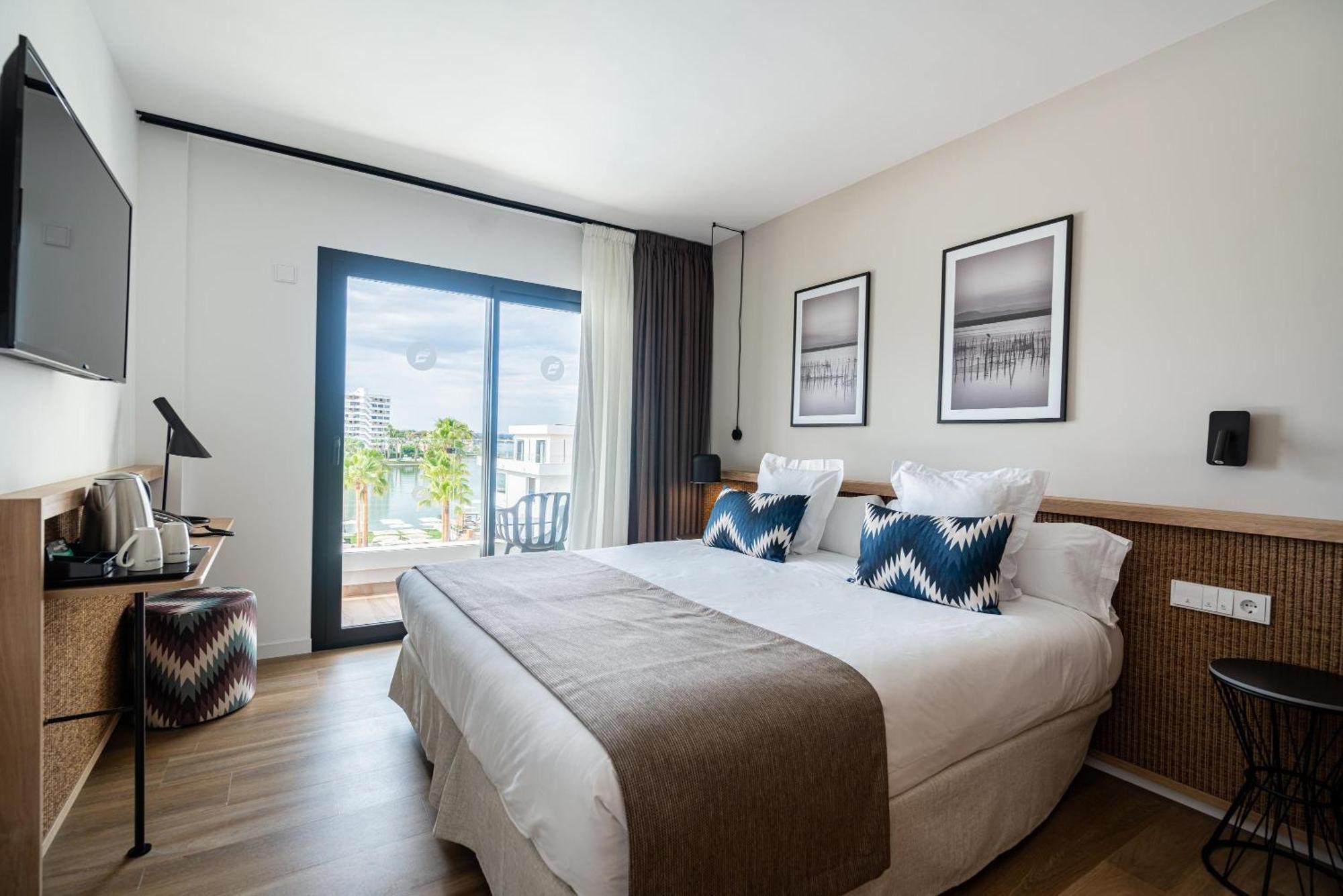 Superior Double or Twin Room with Pool View