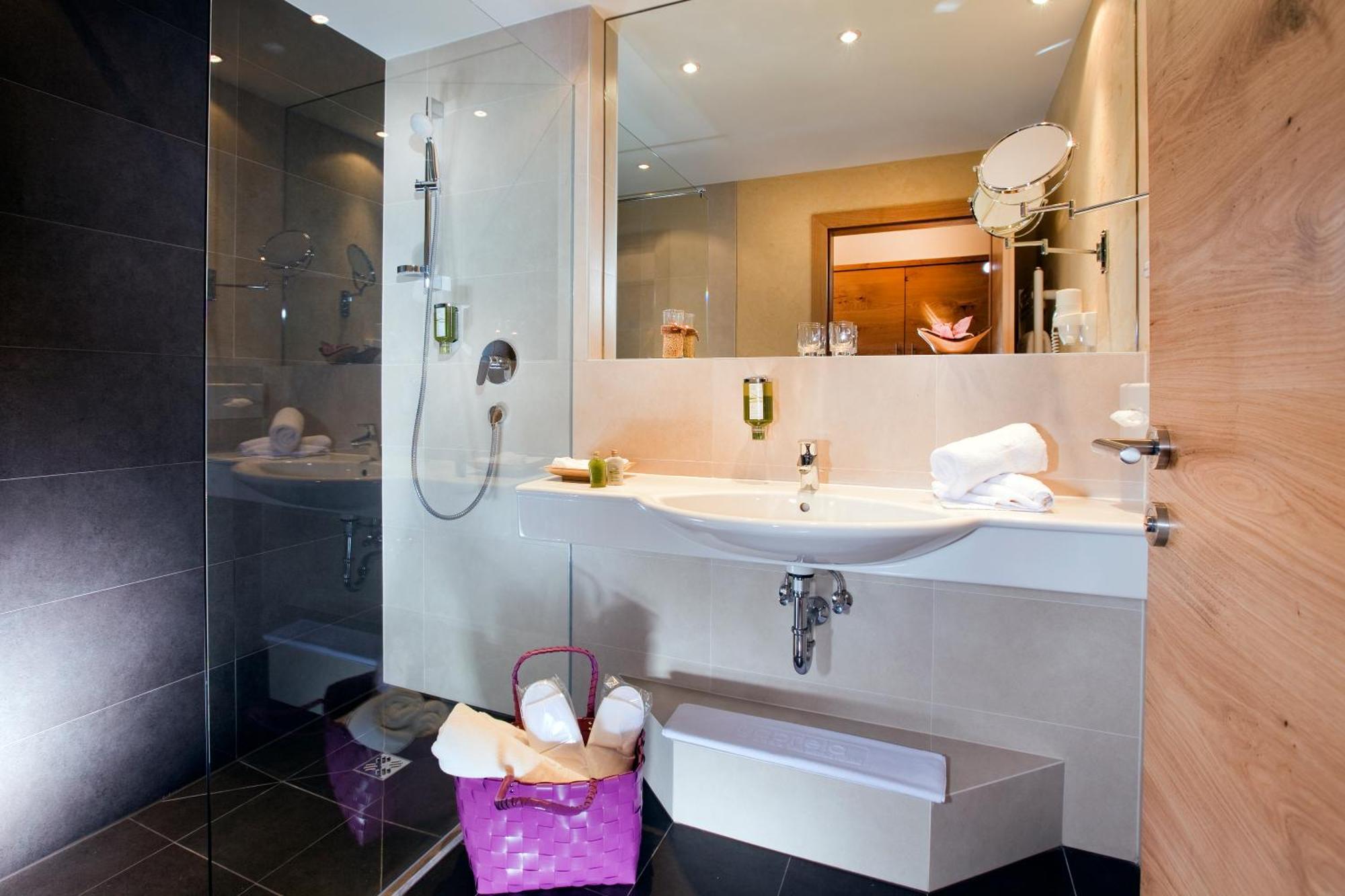 Familiensuite mit Balkon