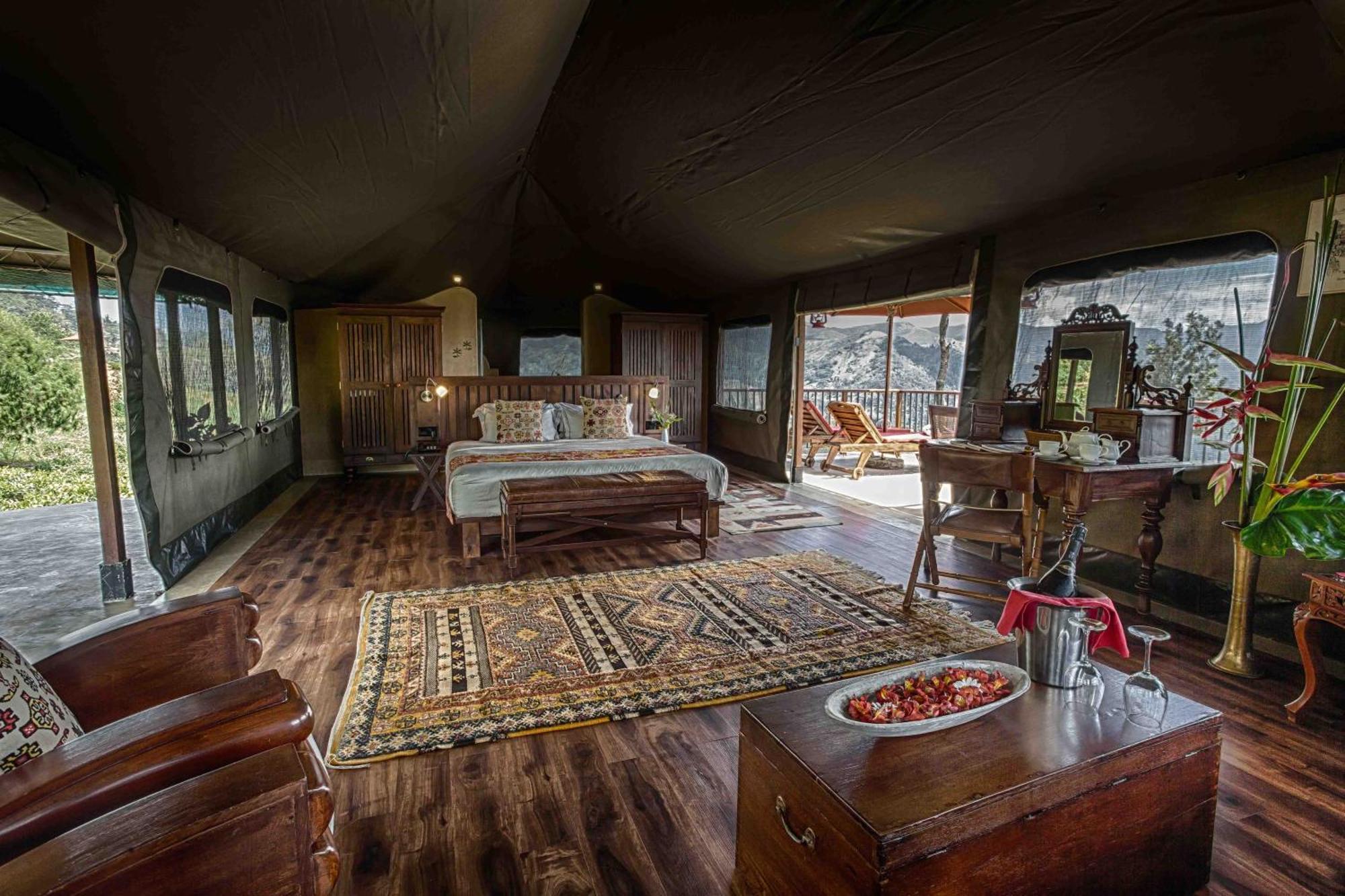 Honeymoon Suite with Mountain View