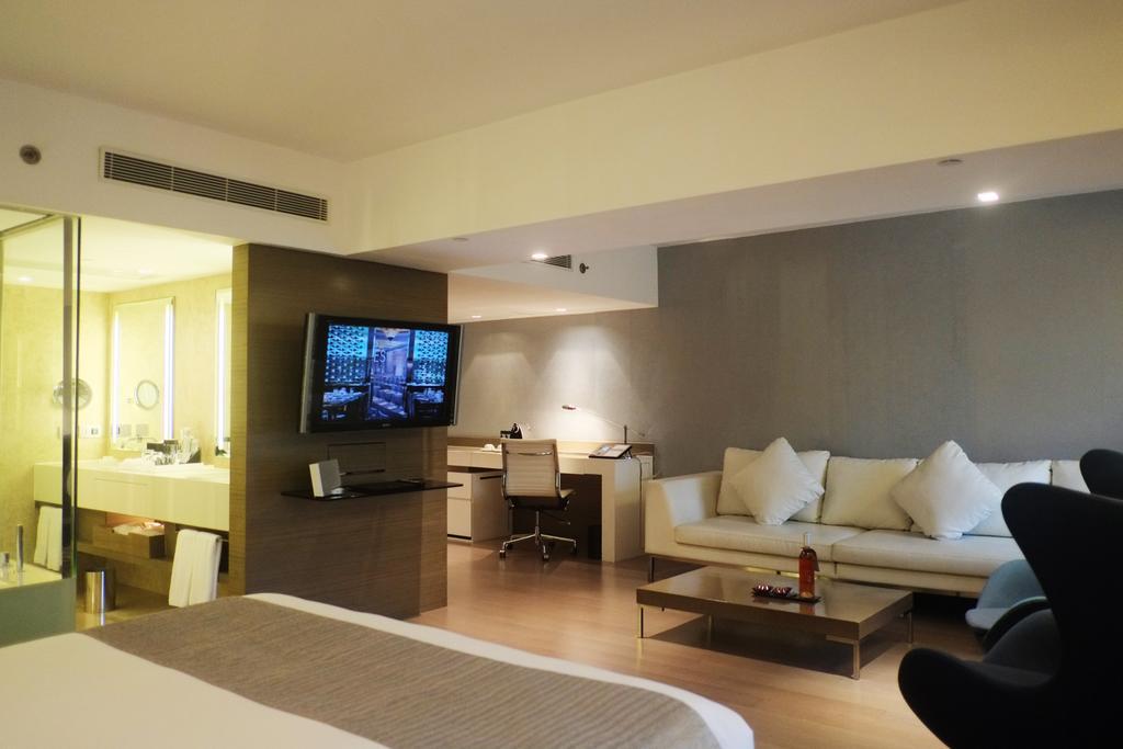 Mira Suite 70