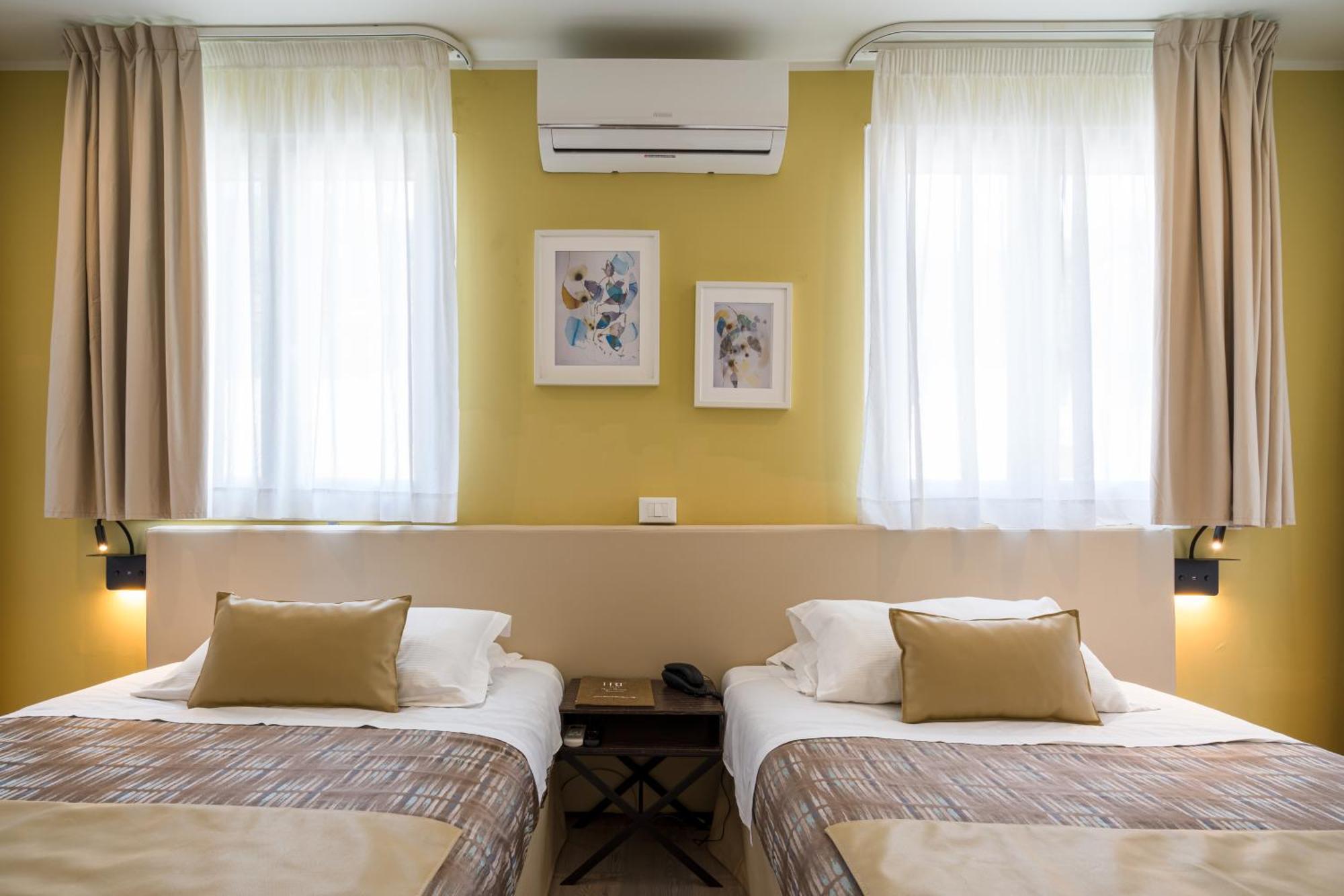 Chambre Familiale avec Petits Lits Doubles - Vue sur Montagne