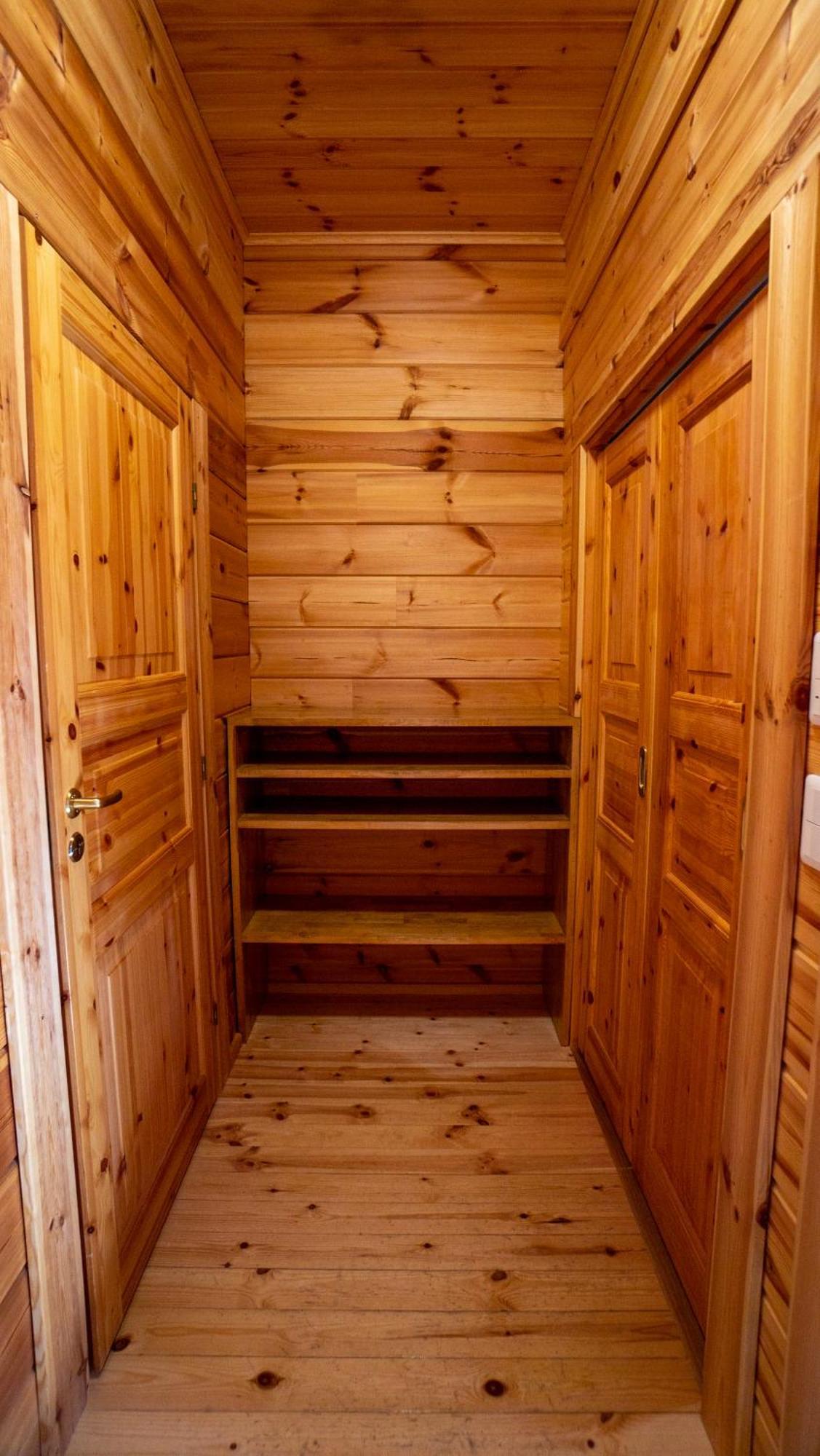 Chalet,1550018560:JPEG