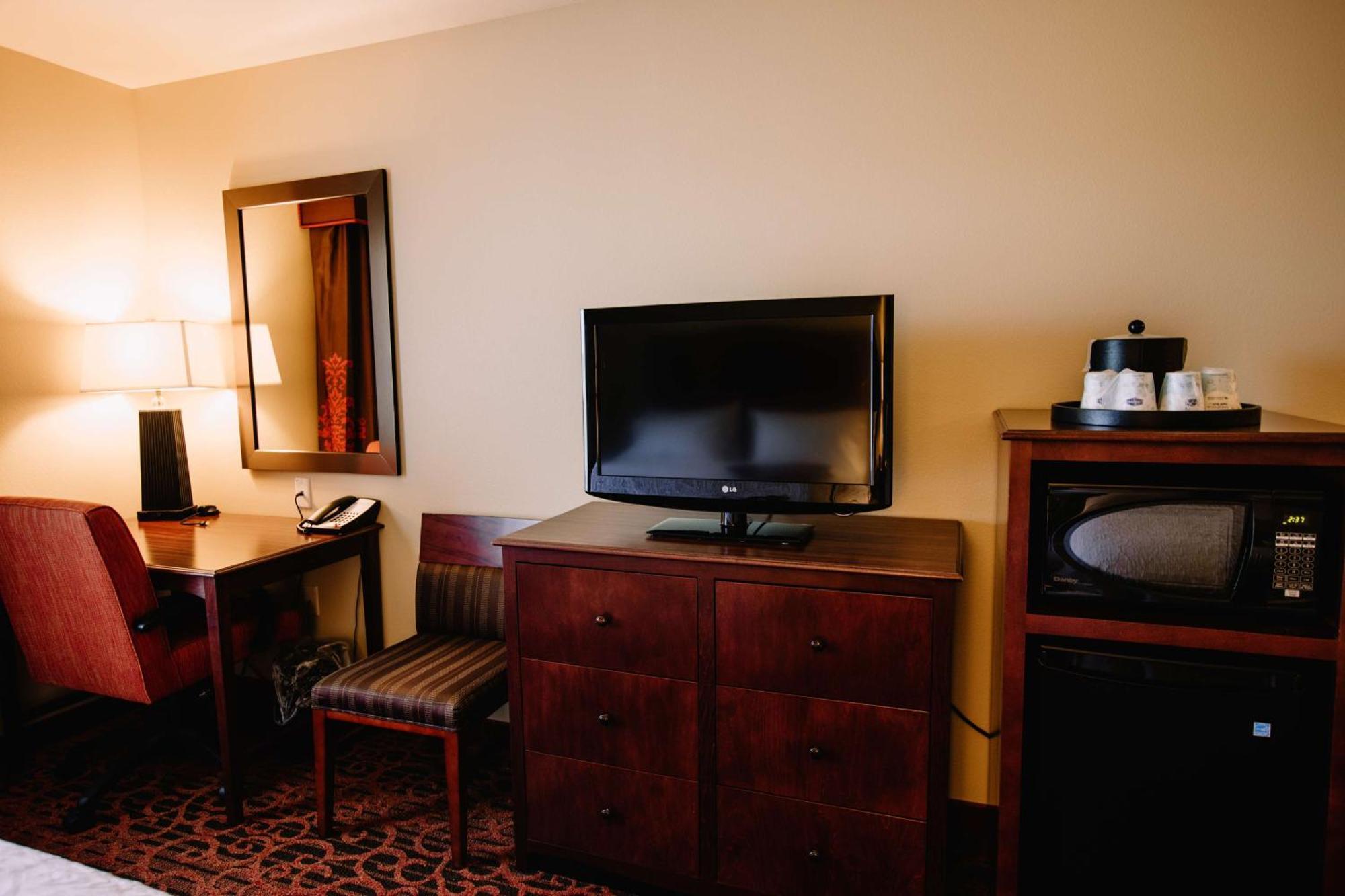 King Room with King Bed - Non-Smoking