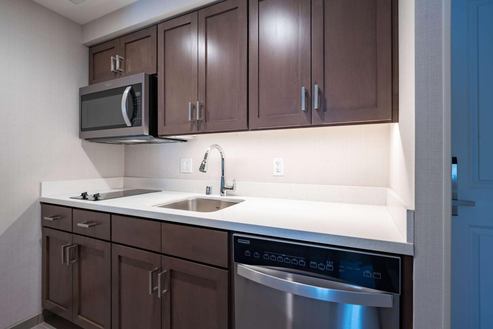 One-Bedroom King Suite - Non-Smoking