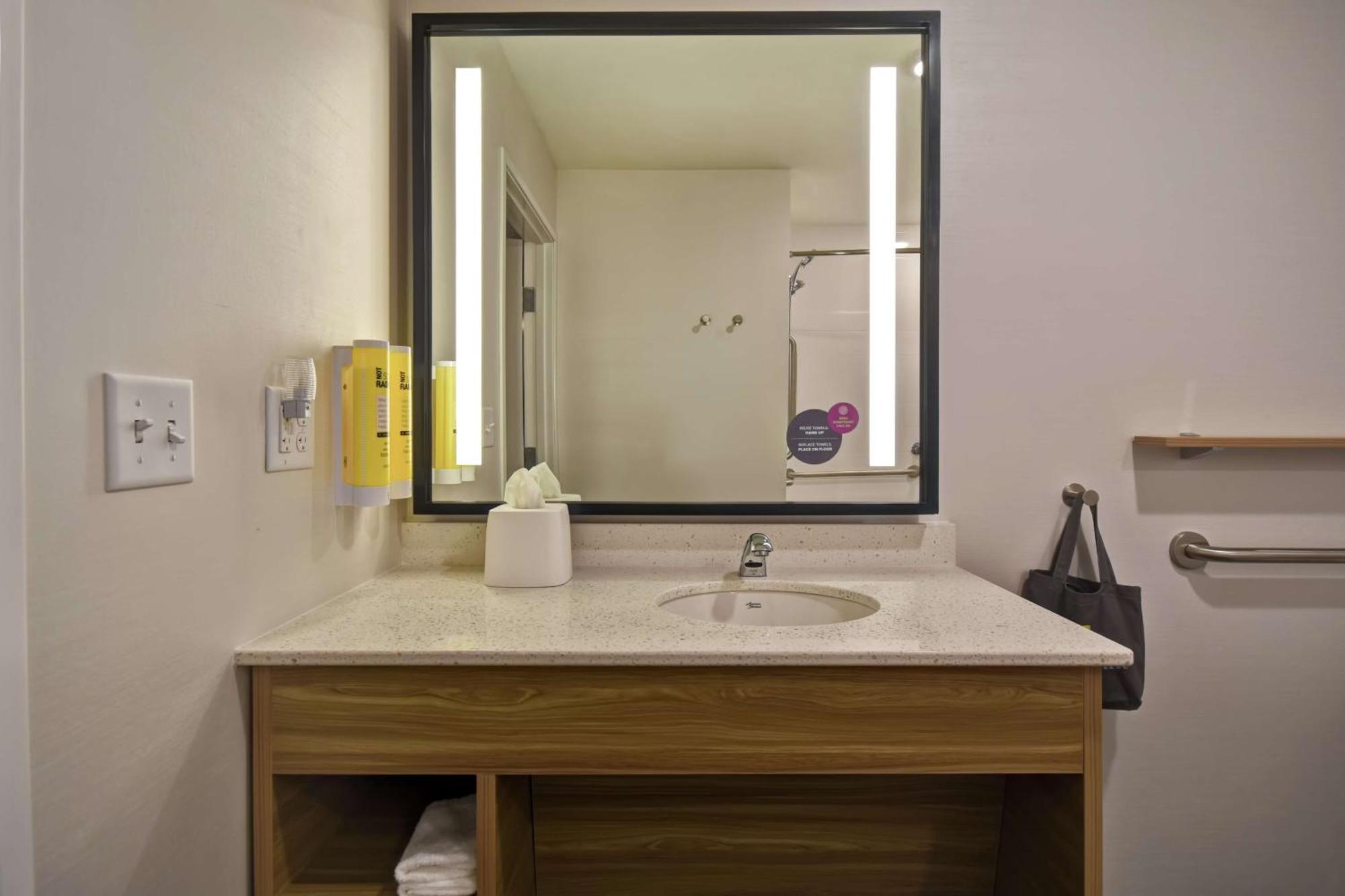 Queen Room with Two Queen Beds - Mobility Access