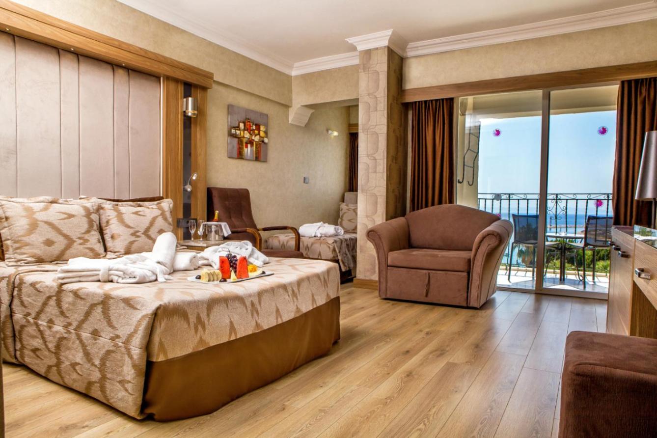 Family Room with Sea View