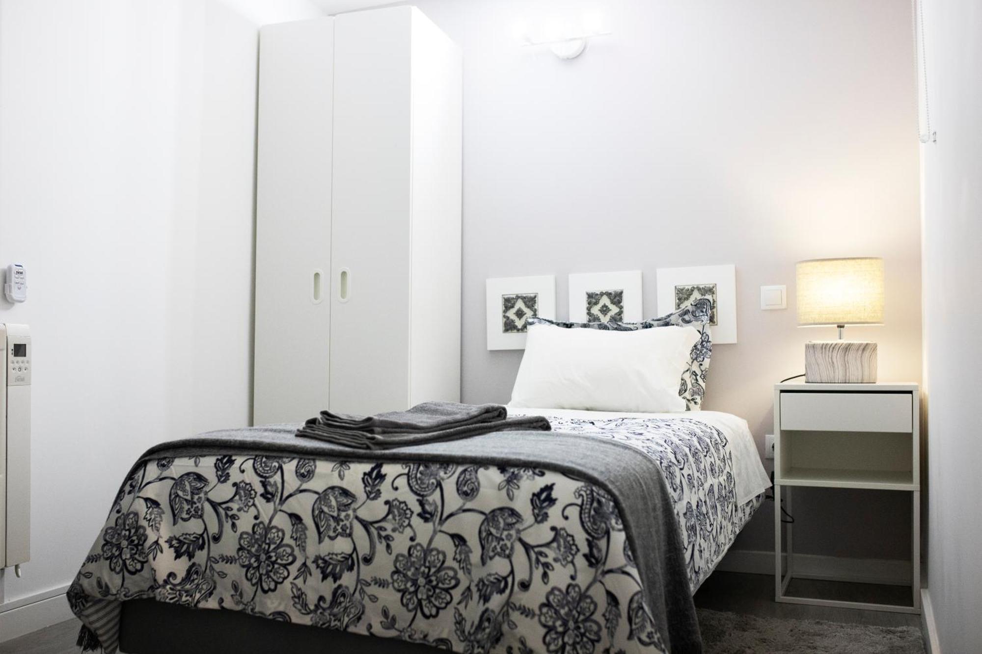 inside single room,1580154926:JPEG