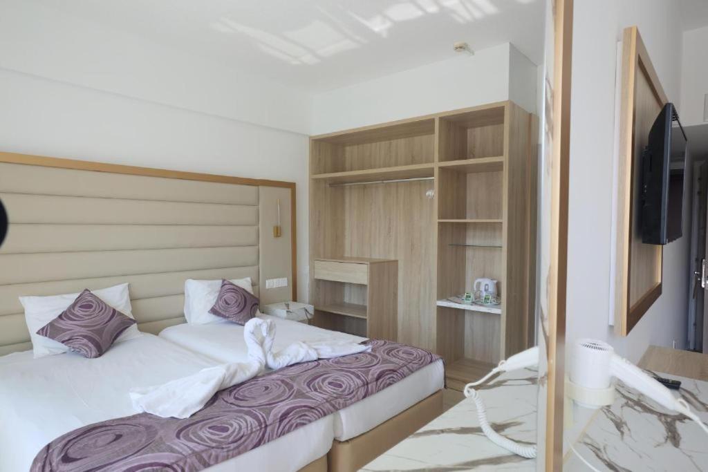 Double or Twin Room with Side Sea View (2 Adults + 1 Child)