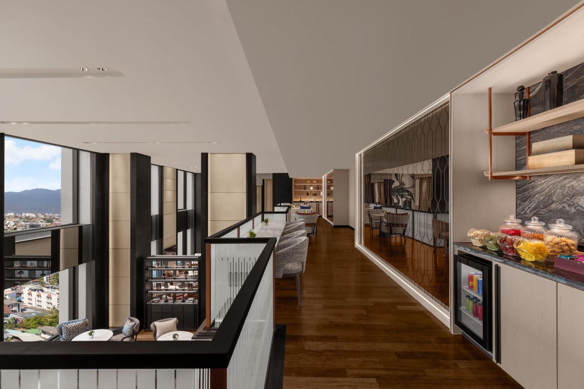 Royal Suite - 2 Bedroom - High Floor - Club Lounge Access - Mountain View,1585472055:JPEG