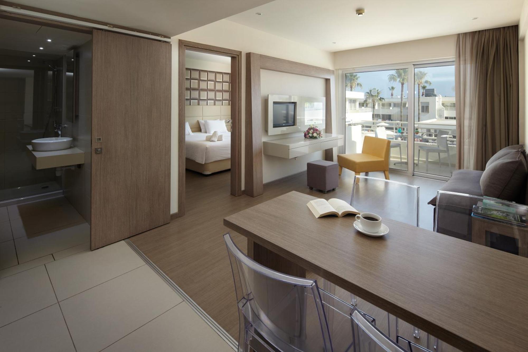 Apartamento con vistas a la piscina